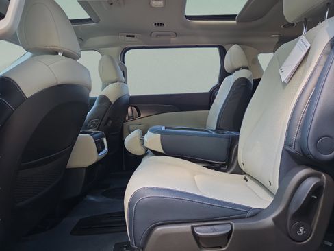 New 2026 Kia Carnival SX Prestige FWD image 9