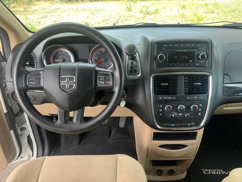 Used 2015 Dodge Grand Caravan SE w/ Quick Order Package 29E SE FWD image 11