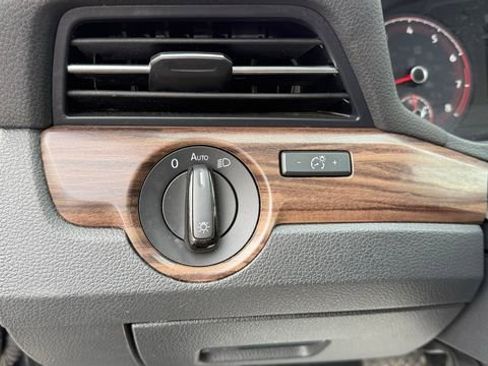 Used 2022 Volkswagen Passat 2.0T image 17