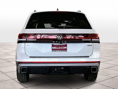 New 2026 Volkswagen Atlas Peak Edition image 6