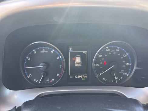 Used 2018 Toyota RAV4 XLE AWD/4WD image 21