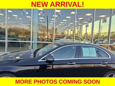 Used 2018 Mercedes-Benz E 300 4MATIC image 2