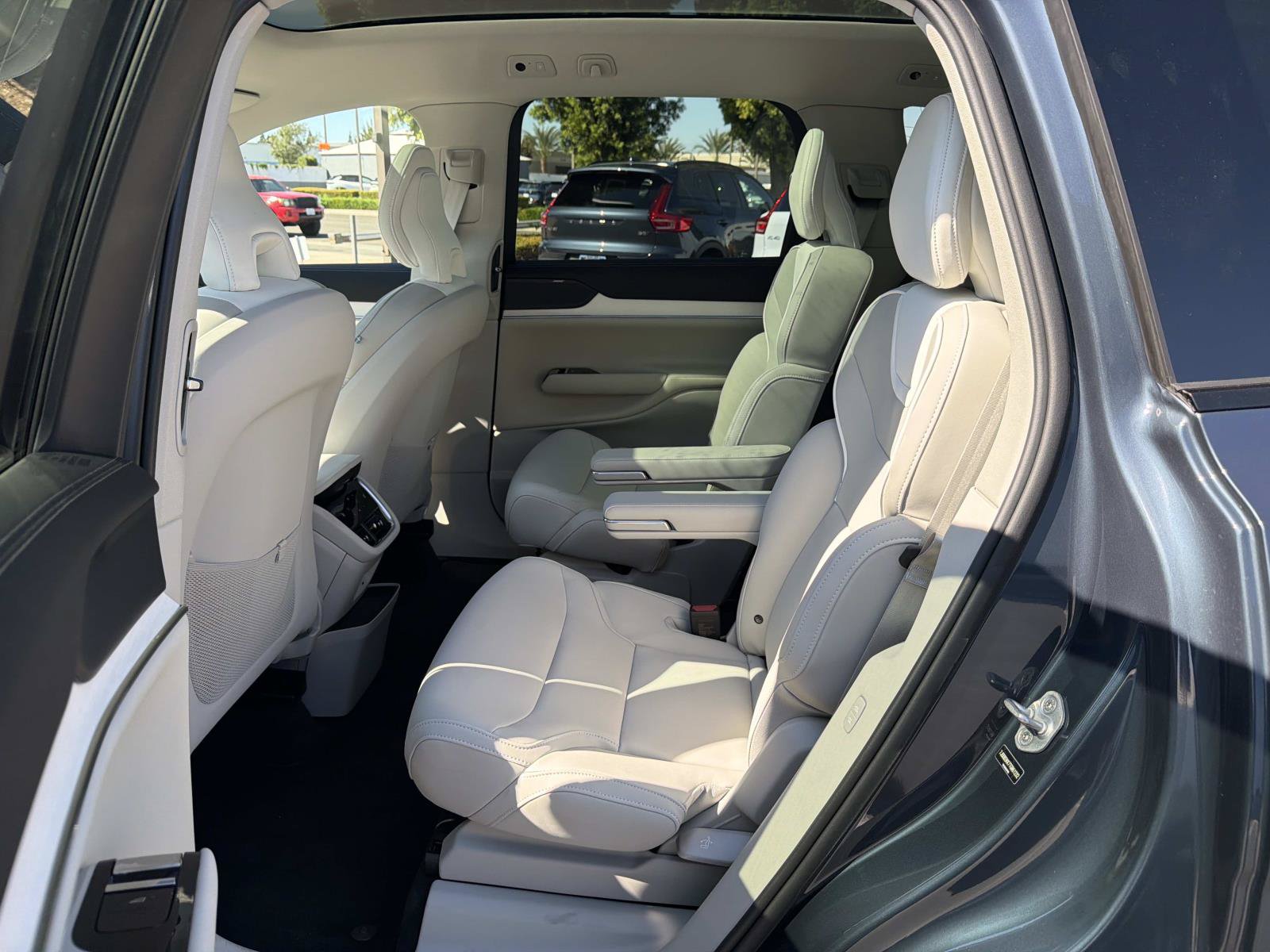 New 2026 Volvo EX90 Plus AWD/4WD image 17