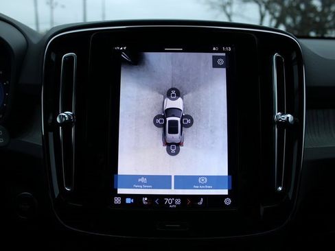 Used 2025 Volvo XC40 B5 Plus image 23