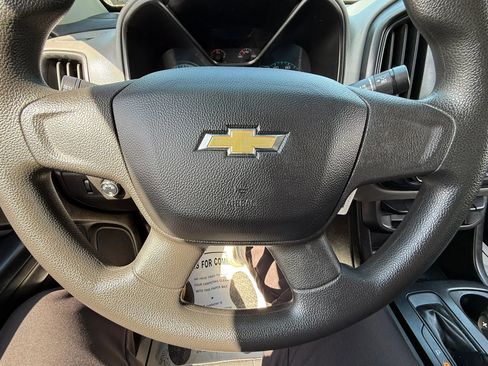 Used 2017 Chevrolet Colorado W/T image 2