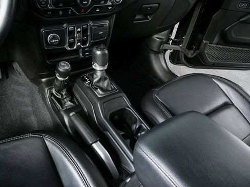 Used 2022 Jeep Wrangler Unlimited Sahara image 15