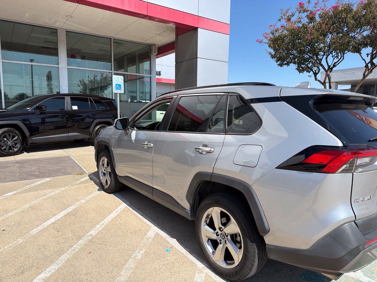 Used 2019 Toyota RAV4 Limited AWD/4WD image 5