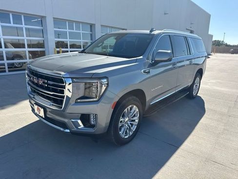 Used 2023 GMC Yukon XL SLT w/ SLT Premium Package AWD/4WD image 7