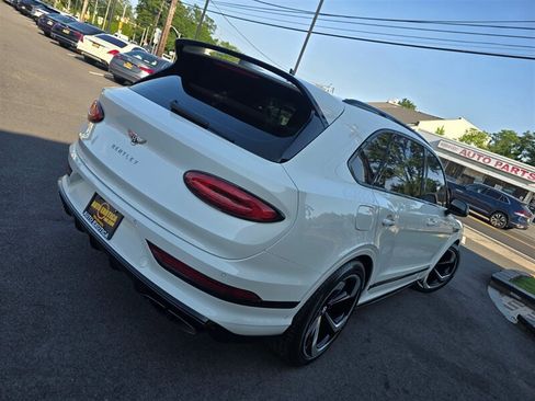 Used 2022 Bentley Bentayga AWD/4WD image 4