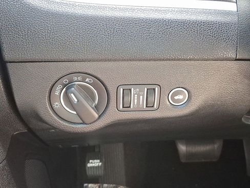 Used 2016 Chrysler 300 Limited image 24