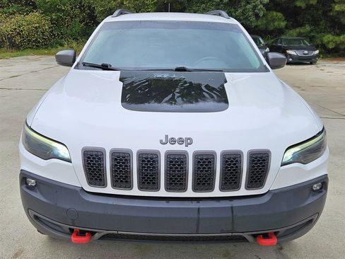 Used 2019 Jeep Cherokee Trailhawk image 3