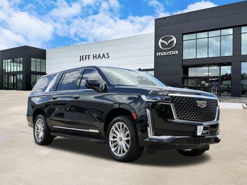 Used 2023 Cadillac Escalade ESV Premium Luxury AWD/4WD image 4