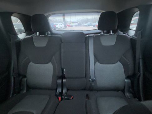 Used 2016 Jeep Cherokee Sport image 29