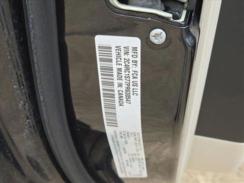 Used 2023 Chrysler Pacifica Limited image 15