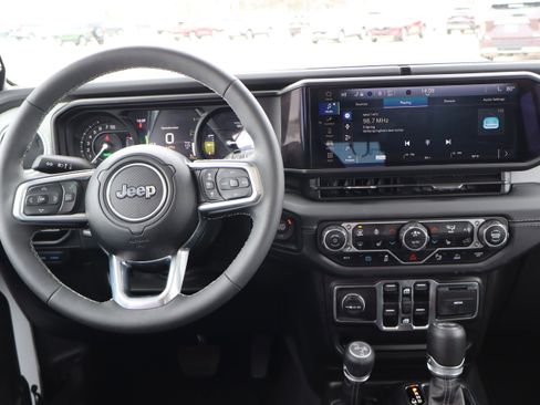 Used 2025 Jeep Wrangler Sahara w/ Safety Group image 14