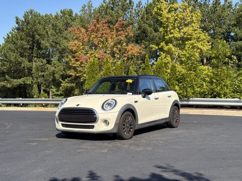Used 2021 MINI Cooper 4-Door Hardtop w/ 6.5" Touchscreen Package FWD image 11