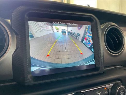 Used 2021 Jeep Wrangler Unlimited Sport AWD/4WD image 12