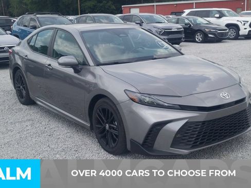 Used 2025 Toyota Camry SE FWD image 2