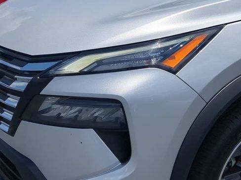 Used 2024 Nissan Rogue SV FWD image 10