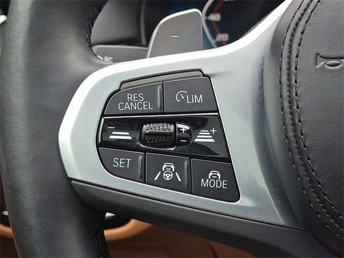 Used 2023 BMW M550i xDrive w/ Dynamic Handling Package image 24