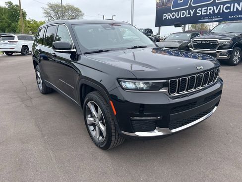 Used 2021 Jeep Grand Cherokee L Limited w/ Luxury Tech Group II AWD/4WD image 3