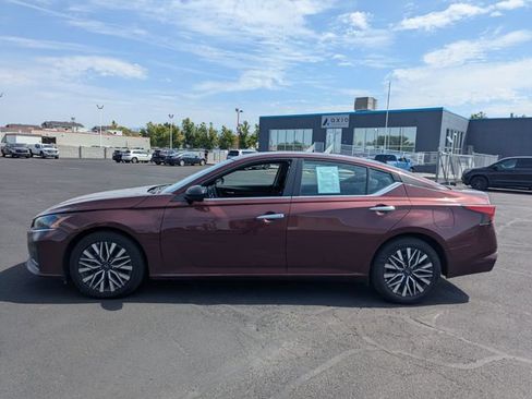Used 2024 Nissan Altima 2.5 SV FWD image 8