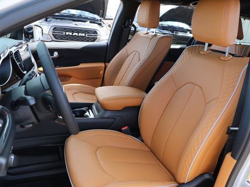 New 2023 Chrysler Pacifica Pinnacle image 14