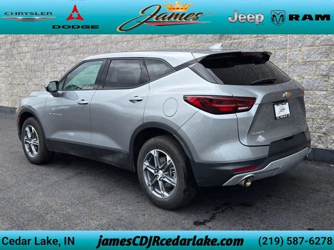 Used 2025 Chevrolet Blazer LT FWD image 3