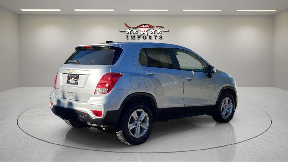 Used 2020 Chevrolet Trax LS w/ Tint and Cruise Package FWD image 5