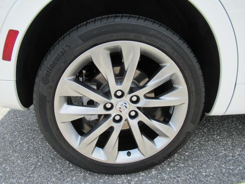 Used 2022 Buick Envision Avenir w/ Technology Package II FWD image 8