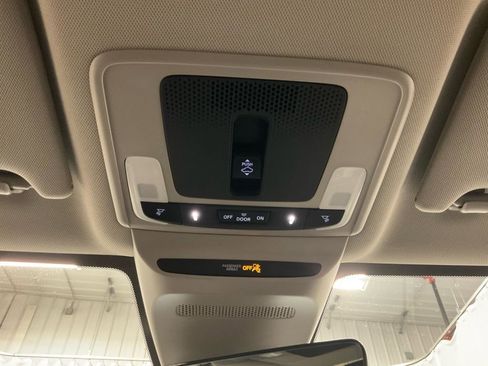 Used 2025 Honda HR-V EX-L image 29