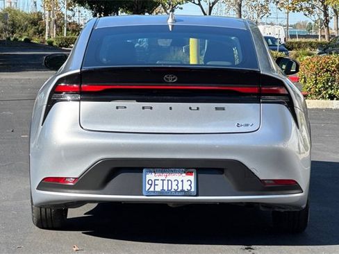 Used 2023 Toyota Prius LE image 5