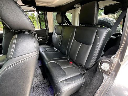 Used 2016 Jeep Wrangler Unlimited Rubicon AWD/4WD image 19