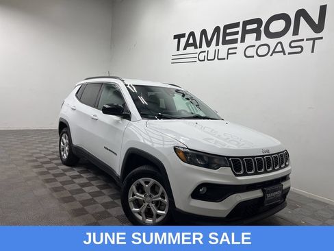 Used 2024 Jeep Compass Latitude AWD/4WD image 1