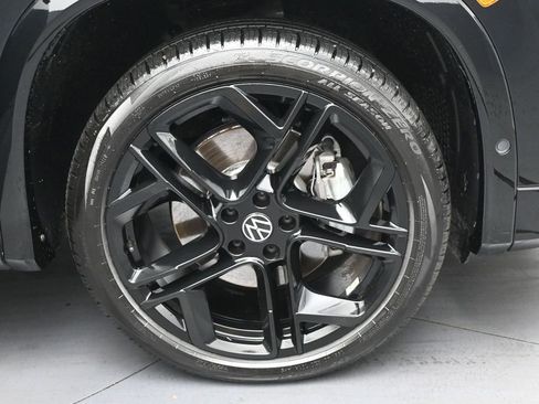 Used 2025 Volkswagen Tiguan SE R-Line AWD/4WD image 31