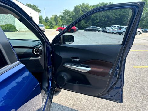 Used 2019 Nissan Kicks SR image 18