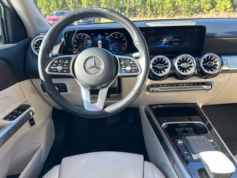 Used 2023 Mercedes-Benz GLB 250 image 2