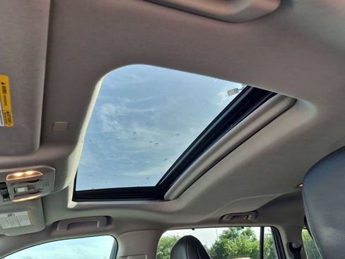 Used 2022 Toyota Highlander XLE FWD image 17