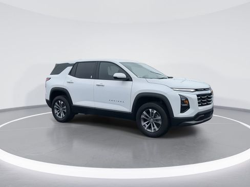 New 2026 Chevrolet Equinox LT FWD image 2