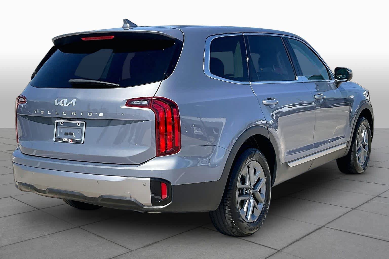 Used 2025 Kia Telluride LX FWD image 12