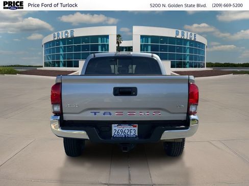 Used 2021 Toyota Tacoma SR5 AWD/4WD image 6