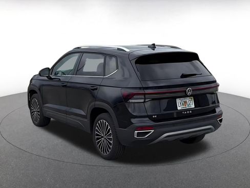 Used 2025 Volkswagen Taos SE image 11
