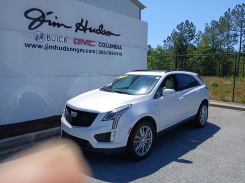 Certified 2024 Cadillac XT5 Sportv w/ LPO, Floor Liner Package AWD/4WD image 2