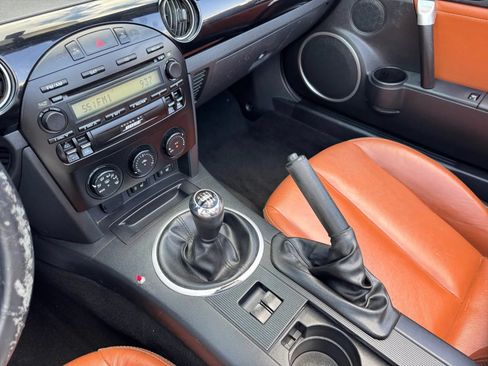 Used 2008 MAZDA MX-5 Miata Grand Touring w/ Premium Pkg RWD image 26