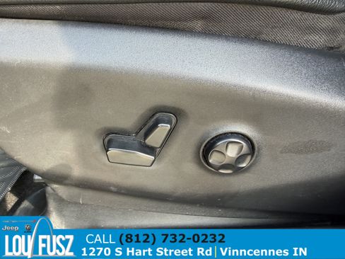 Used 2019 Chrysler Pacifica Touring-L w/ Advanced Safetytec Group FWD image 17