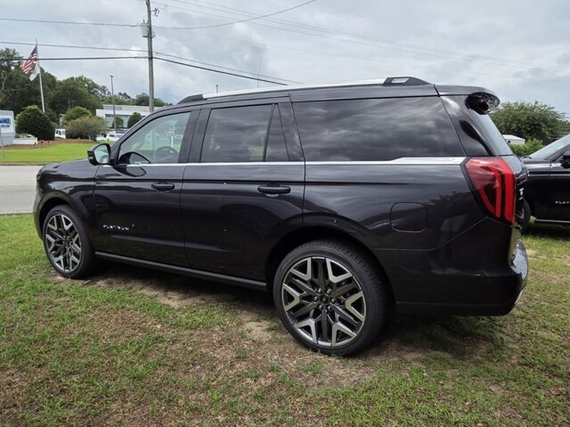 New 2026 Ford Expedition Platinum w/ Platinum Ultimate Package AWD/4WD image 4