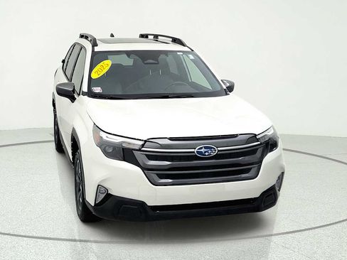 Certified 2025 Subaru Forester Premium AWD/4WD image 2