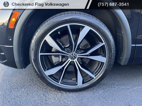 Used 2023 Volkswagen Tiguan SEL R-Line image 3