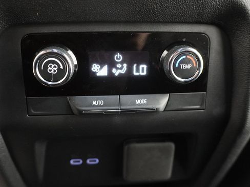 Used 2024 Chevrolet Traverse LT w/ Midnight/Sport Edition image 39