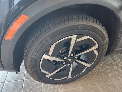 Used 2025 Chevrolet Equinox EV LT FWD image 9